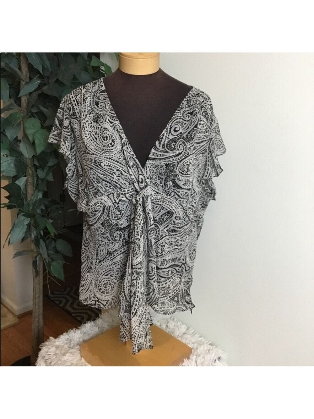 Apt 9 semi sheer blouse Woman’s size 2X black white gray paisley print